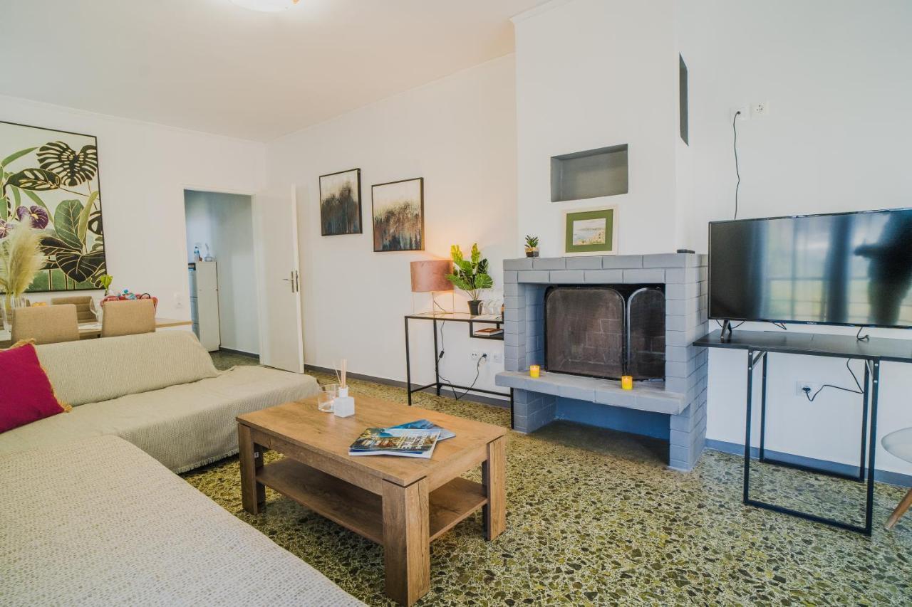Green Apartment Ground Floor Feel Like Home Properties Saronida Kültér fotó