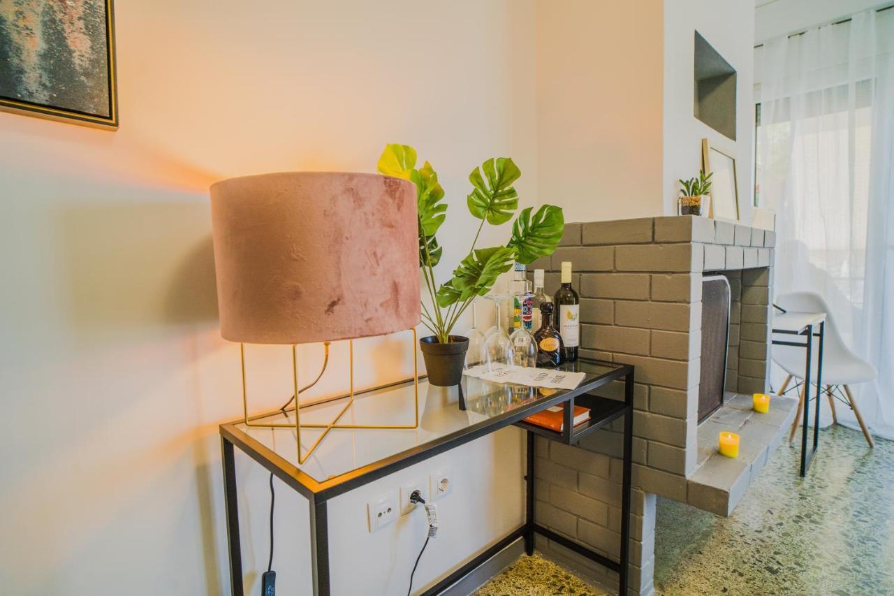 Green Apartment Ground Floor Feel Like Home Properties Saronida Kültér fotó